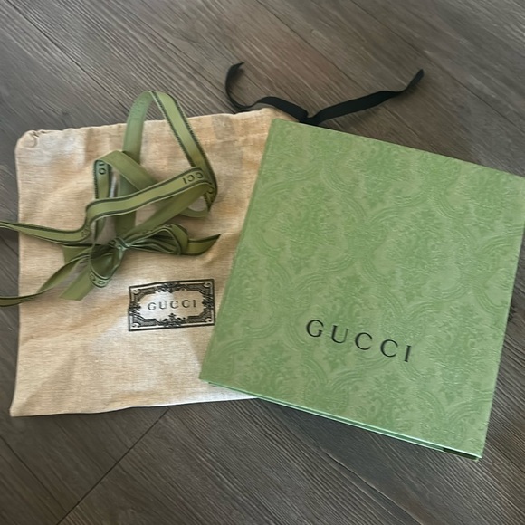 Gucci box, bag and ribbon - Picture 1 of 1